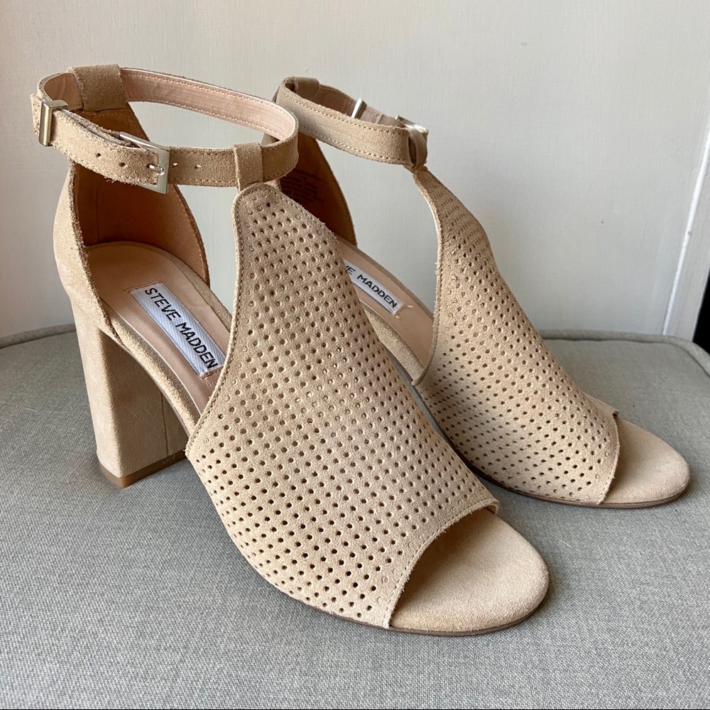 STEVE MADDEN Reese Sand Suede Cutout Sandals - Picture 3 of 8